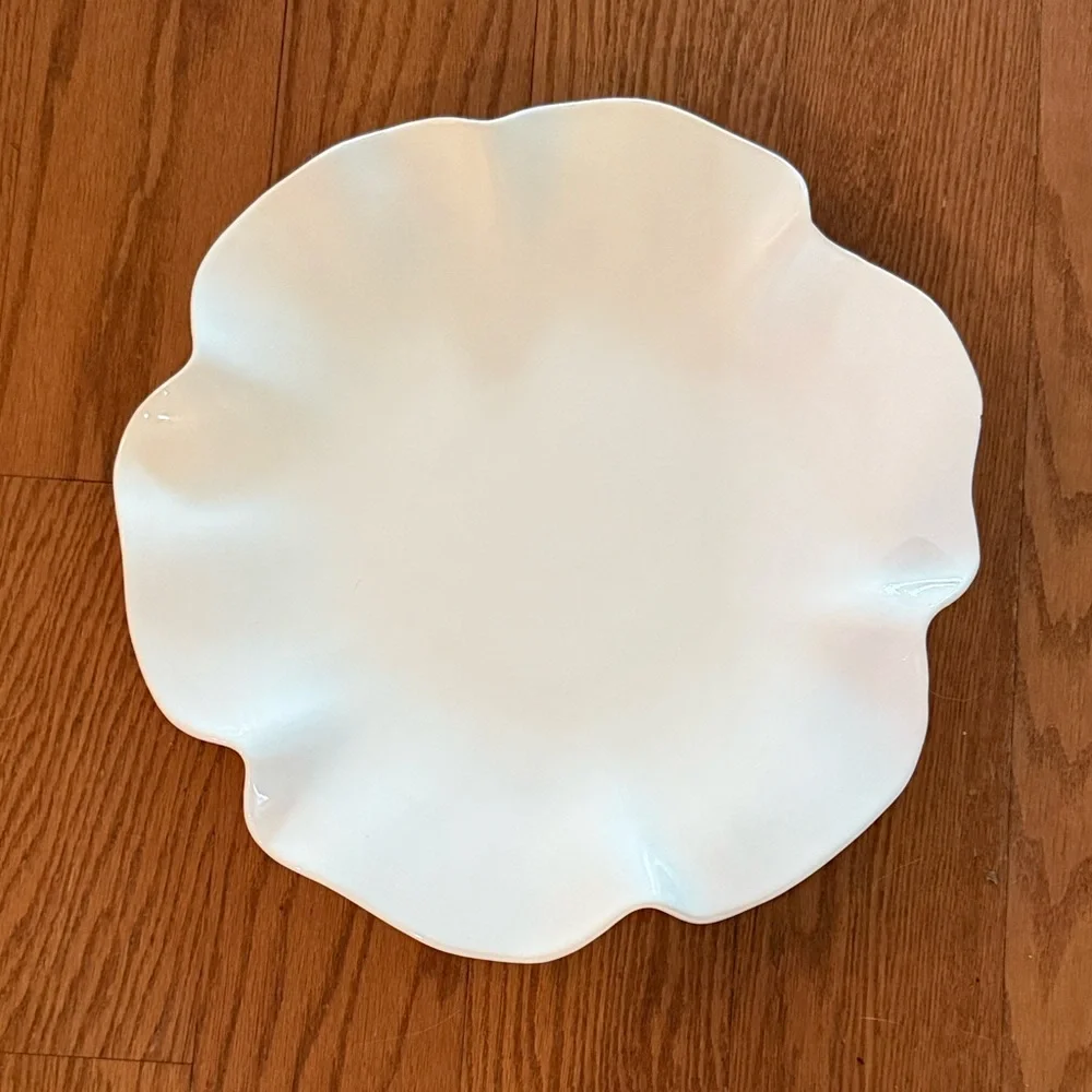 Crate&Barrel White Ruffle 16